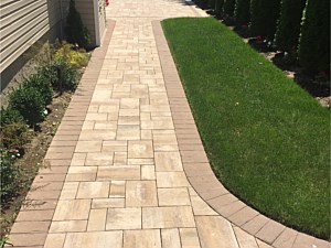 cambridge sahara chestnut lite ledgestone random pattern front walkway walk pavers 6x9 chestnut double border side walkway